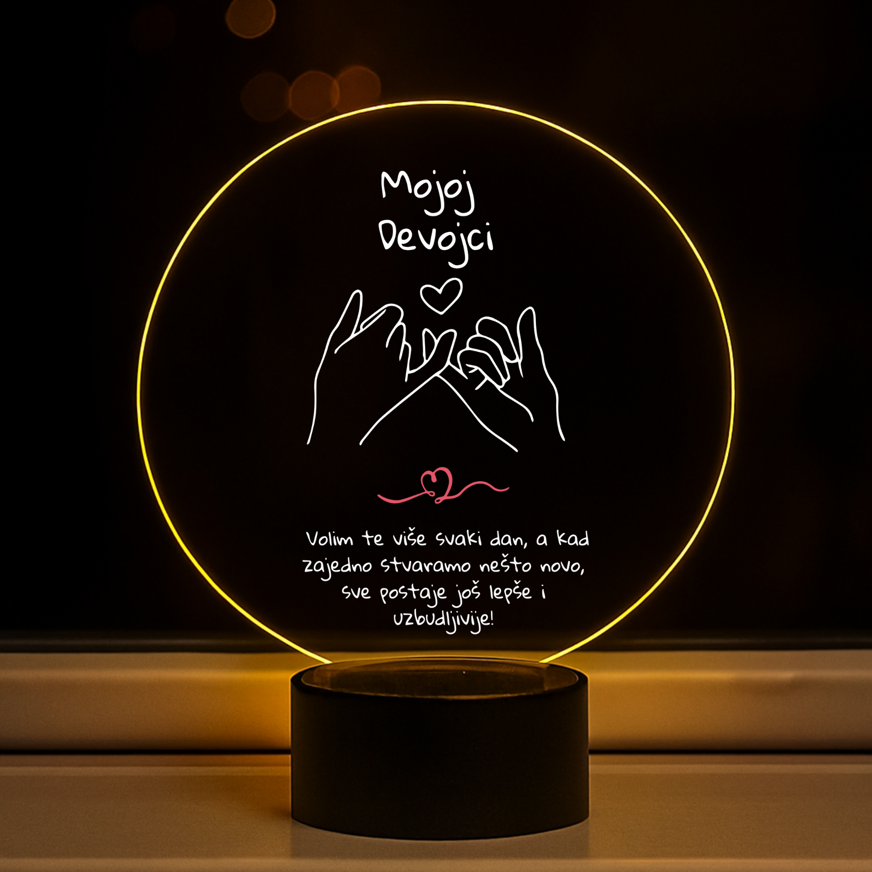 Led lampa sa posvetom devojci