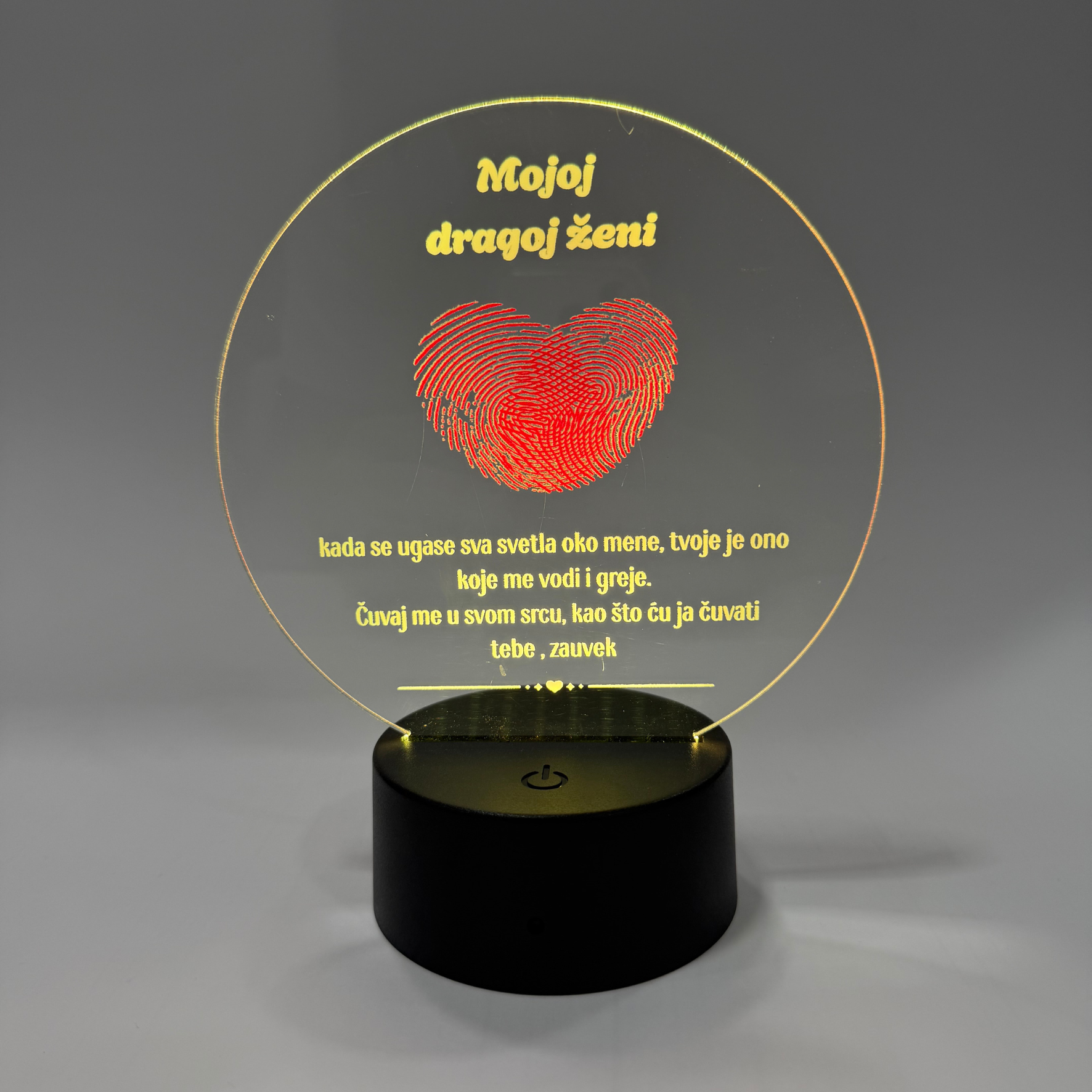 Led lampa sa posvetom ženi